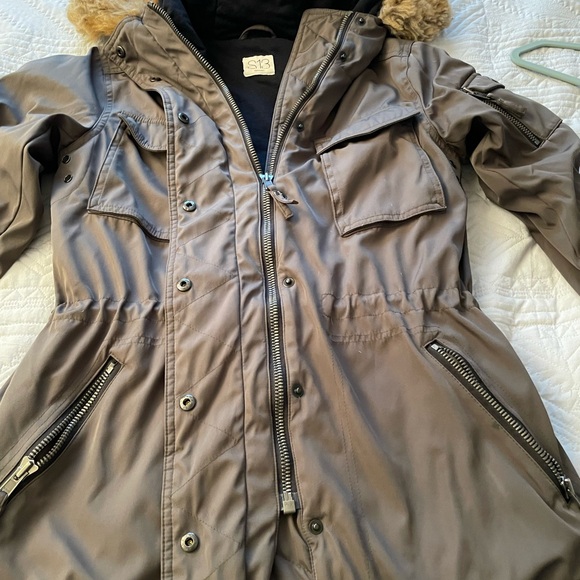 Women's Utility Jacket in Olive Green - Picture 5 of 10